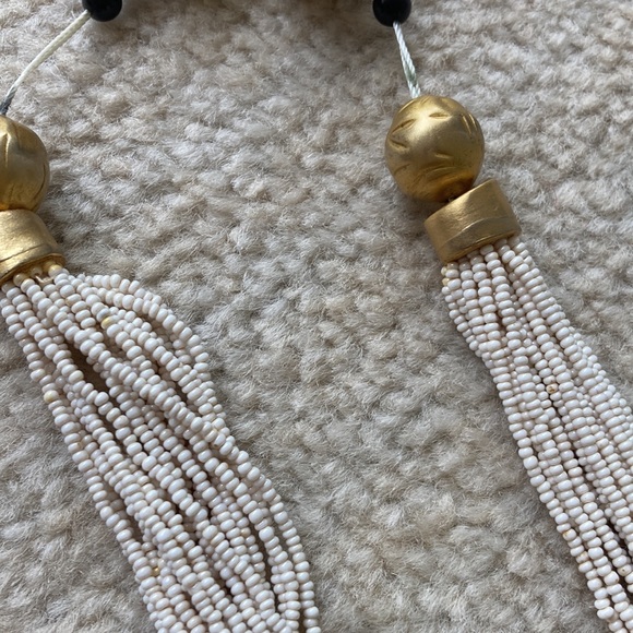 Rivers of white glass seed beads. Brass bold pieces. 1960s vintage. - Picture 7 of 12